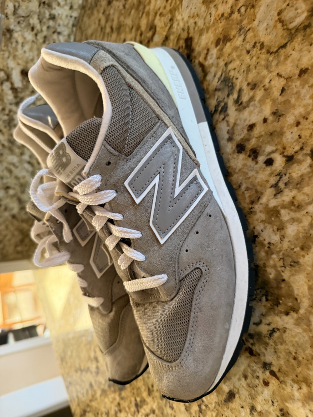 New Balance 996 Men's Grey Suede & Mesh Retro Running Sneakers size 9.5